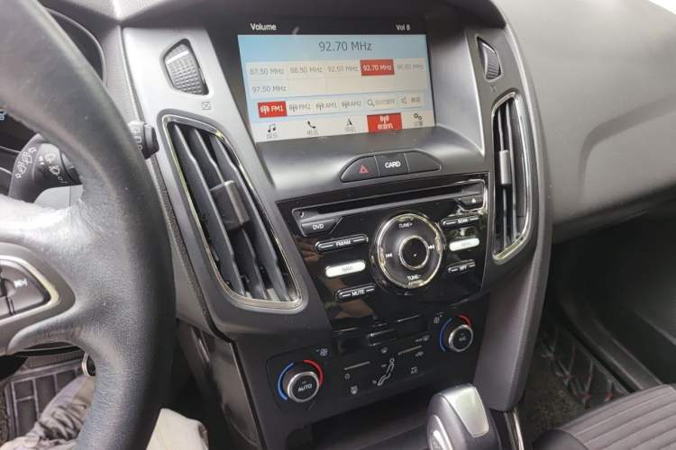 Used Ford Focus 2017 Hatchback 1.6L Automatic Fashion Edition Smart Drive Version Audio And AC Panel