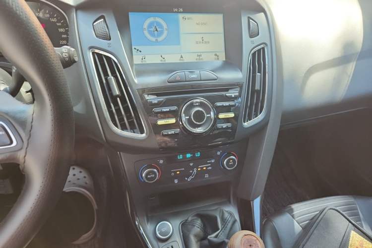 Used Ford Focus 2017 Hatchback 1.6L Manual Fashion Edition SmartDrive Version Audio And AC Panel