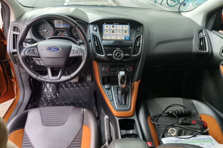 Used Ford Focus 2017 Hatchback EcoBoost 180 Automatic Sport Model Center Console