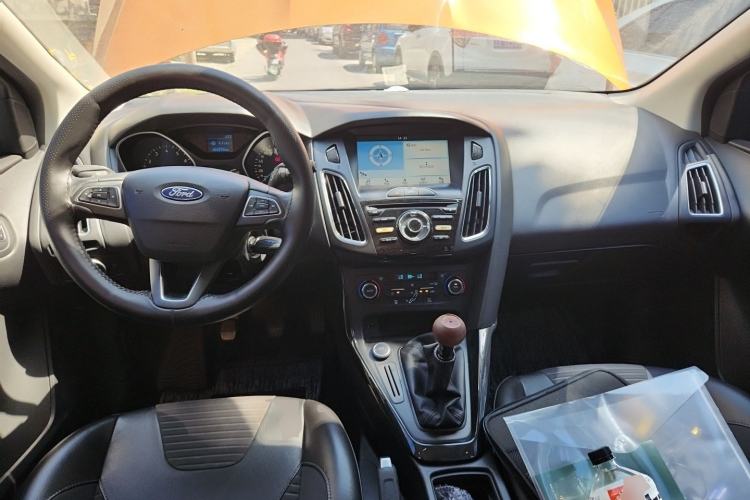 Used Ford Focus 2017 Hatchback 1.6L Manual Fashion Edition SmartDrive Version Center Console