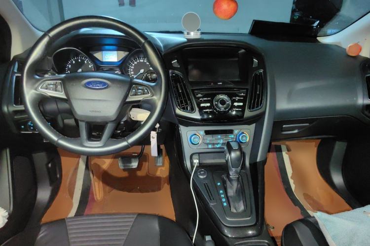 Used Ford Focus 2017 Hatchback 1.6L Automatic Fashion Edition Smart Drive Version Center Console
