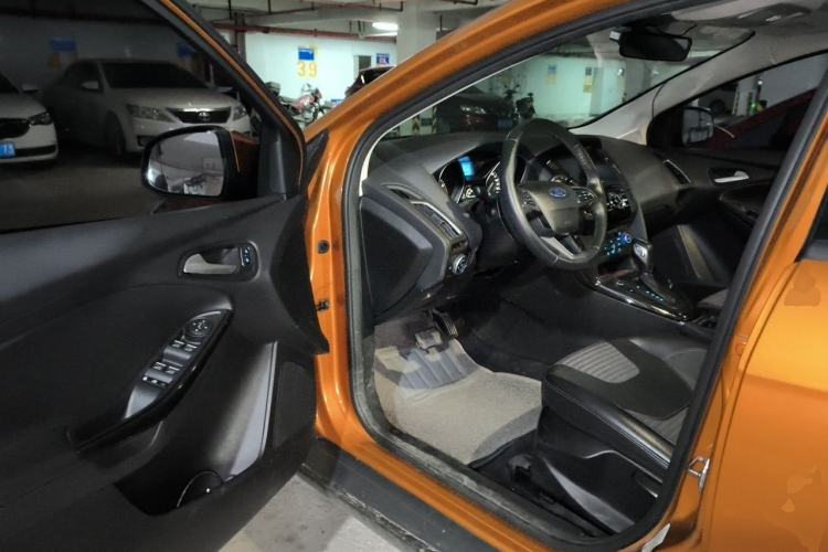Used Ford Focus 2017 Hatchback EcoBoost 125 Automatic - Ultra-Powerful Style Edition with Smart Drive Features Driver Seat