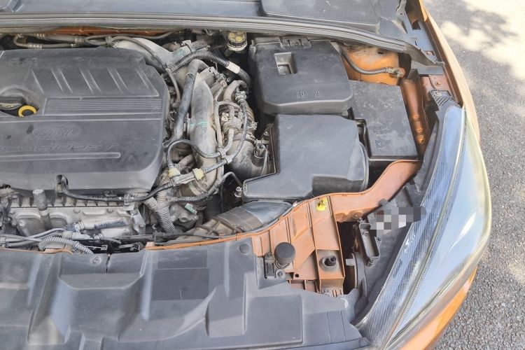 Used Ford Focus 2017 Hatchback EcoBoost 180 Automatic Sport Model Engine Bay Left
