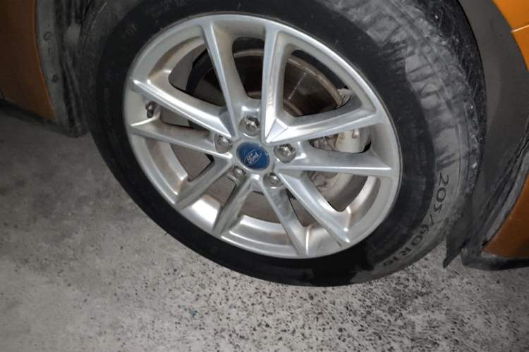 Used Ford Focus 2017 Hatchback EcoBoost 125 Automatic - Ultra-Powerful Style Edition with Smart Drive Features Exterior 1