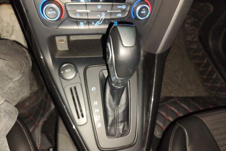 Used Ford Focus 2017 Hatchback 1.6L Automatic Fashion Edition Smart Drive Version Gear Lever