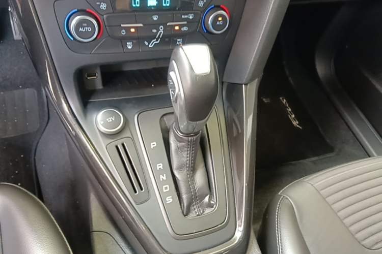 Used Ford Focus 2017 Hatchback 1.6L Automatic Fashion Edition Smart Drive Version Gear Lever