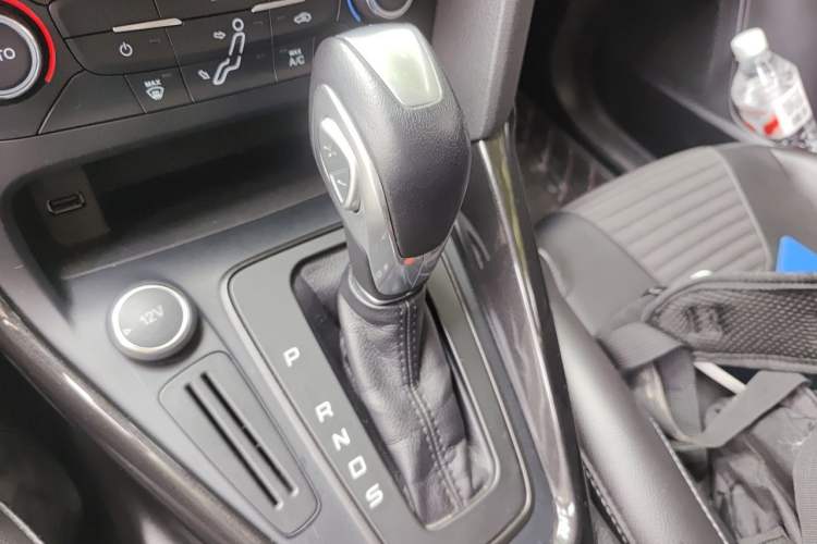 Used Ford Focus 2017 Hatchback 1.6L Automatic Fashion Edition Smart Drive Version Gear Lever