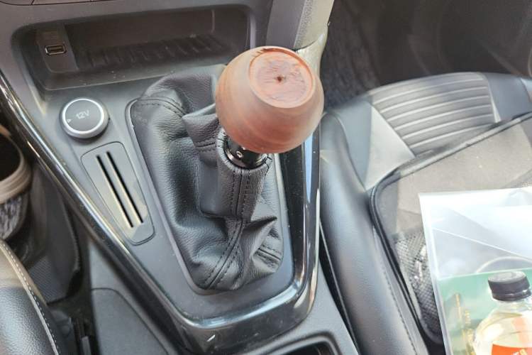 Used Ford Focus 2017 Hatchback 1.6L Manual Fashion Edition SmartDrive Version Gear Lever