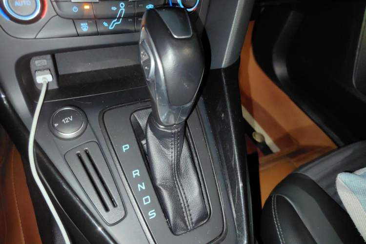 Used Ford Focus 2017 Hatchback 1.6L Automatic Fashion Edition Smart Drive Version Gear Lever