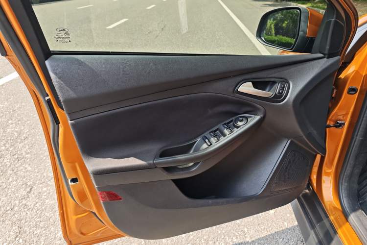 Used Ford Focus 2017 Hatchback 1.6L Automatic Comfort Plus SmartDrive Edition Interior 1