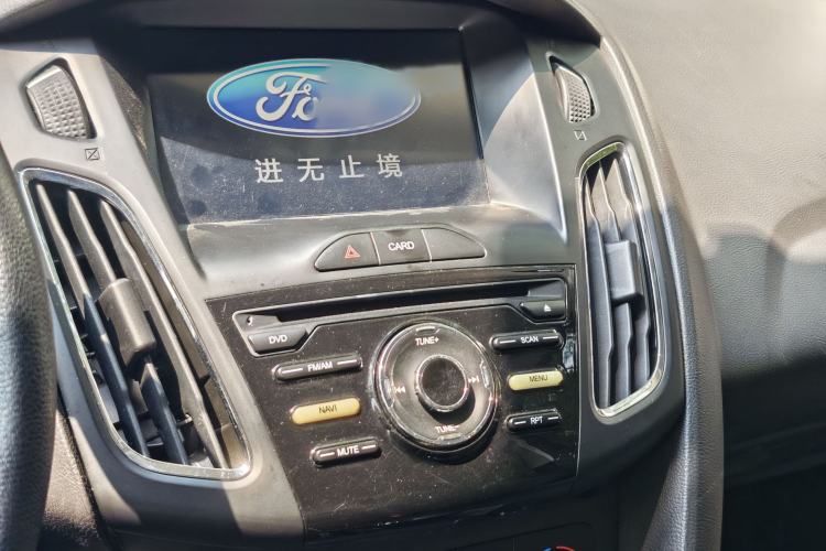 Used Ford Focus 2017 Hatchback 1.6L Automatic Comfort Plus SmartDrive Edition Interior 11