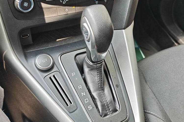 Used Ford Focus 2017 Hatchback 1.6L Automatic Comfort Plus SmartDrive Edition Interior 12
