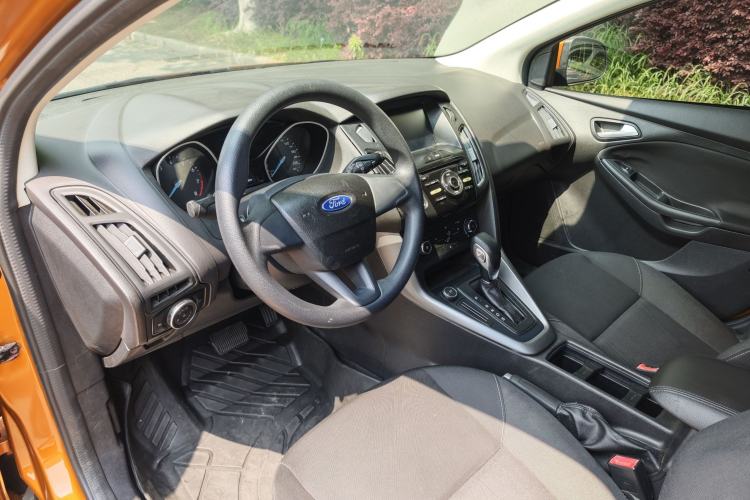 Used Ford Focus 2017 Hatchback 1.6L Automatic Comfort Plus SmartDrive Edition Interior 3