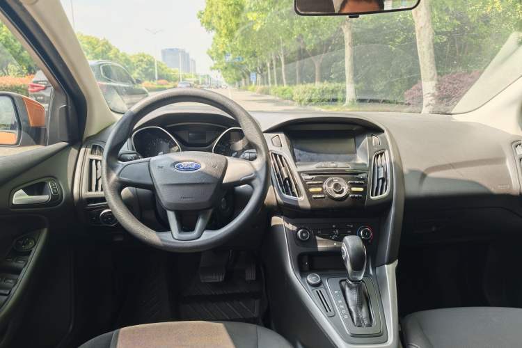 Used Ford Focus 2017 Hatchback 1.6L Automatic Comfort Plus SmartDrive Edition Interior 7