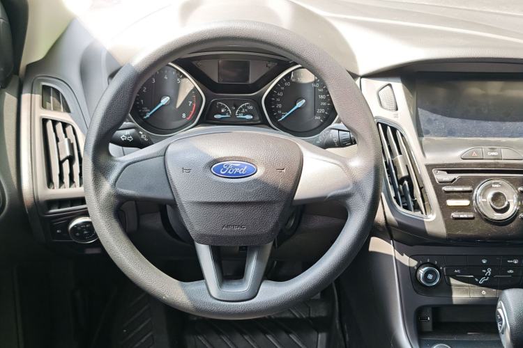 Used Ford Focus 2017 Hatchback 1.6L Automatic Comfort Plus SmartDrive Edition Interior 8