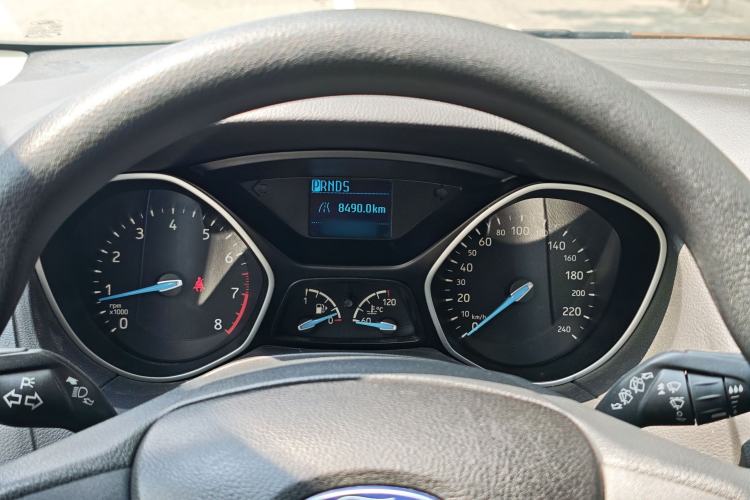 Used Ford Focus 2017 Hatchback 1.6L Automatic Comfort Plus SmartDrive Edition Interior 9