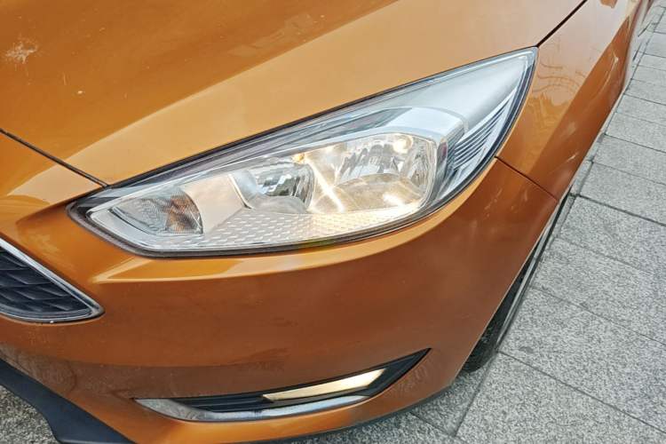 Used Ford Focus 2017 Hatchback EcoBoost 125 Manual – Ultra-Performance Style SmartDrive Edition Left Front Headlight