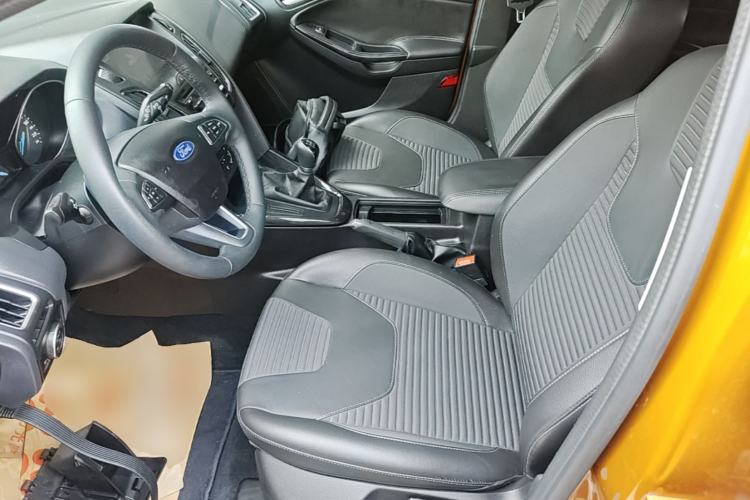 Used Ford Focus 2017 Hatchback EcoBoost 125 Manual – Ultra-Performance Style SmartDrive Edition Left Front Seat