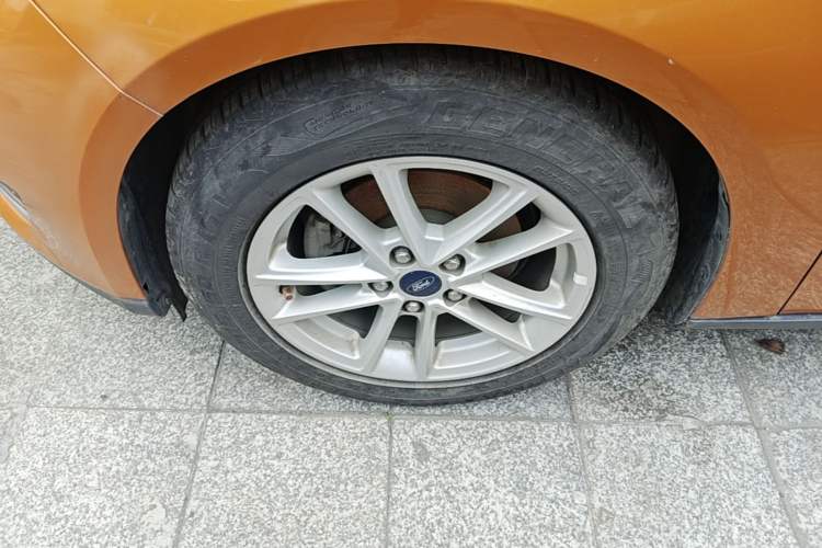 Used Ford Focus 2017 Hatchback EcoBoost 125 Manual – Ultra-Performance Style SmartDrive Edition Left Front Wheel Hub