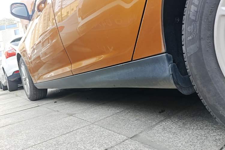 Used Ford Focus 2017 Hatchback EcoBoost 125 Manual – Ultra-Performance Style SmartDrive Edition Left Side Sill