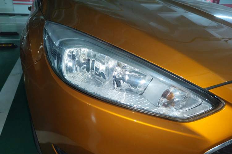 Used Ford Focus 2017 Hatchback 1.6L Automatic Fashion Edition Smart Drive Version Right Front Headlight
