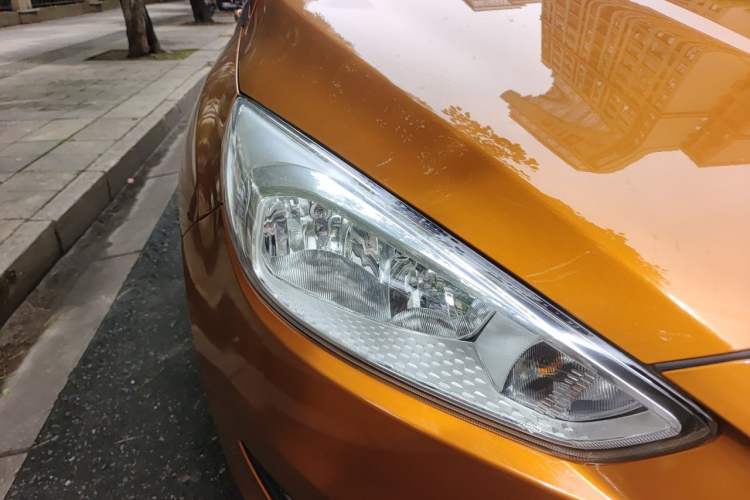 Used Ford Focus 2017 Hatchback 1.6L Automatic Fashion Edition Smart Drive Version Right Front Headlight