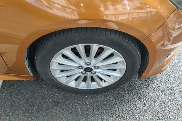 Used Ford Focus 2017 Hatchback EcoBoost 180 Automatic Sport Model Right Front Wheel Hub