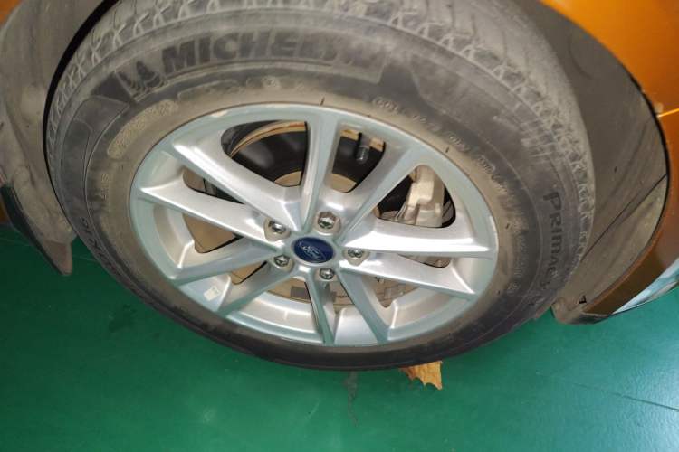 Used Ford Focus 2017 Hatchback 1.6L Automatic Fashion Edition Smart Drive Version Right Front Wheel Hub