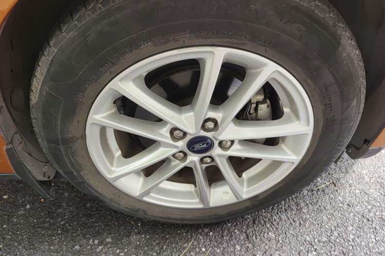 Used Ford Focus 2017 Hatchback 1.6L Automatic Fashion Edition Smart Drive Version Right Front Wheel Hub