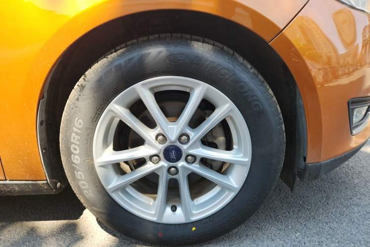 Used Ford Focus 2017 Hatchback 1.6L Manual Fashion Edition SmartDrive Version Right Front Wheel Hub