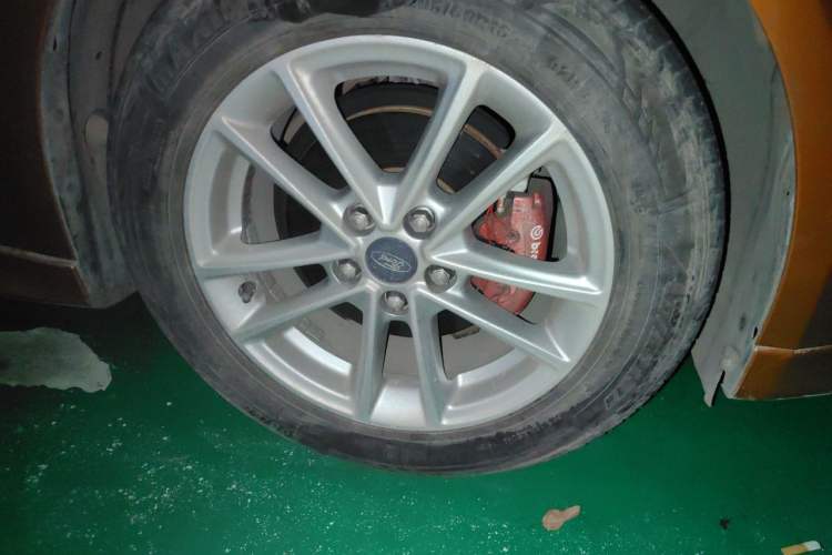 Used Ford Focus 2017 Hatchback 1.6L Automatic Fashion Edition Smart Drive Version Right Front Wheel Hub