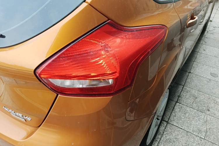 Used Ford Focus 2017 Hatchback EcoBoost 125 Manual – Ultra-Performance Style SmartDrive Edition Right Rear Taillight