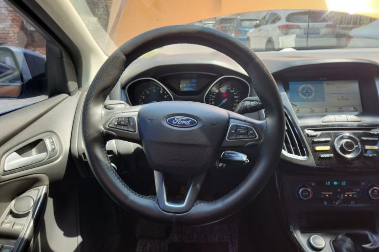 Used Ford Focus 2017 Hatchback 1.6L Manual Fashion Edition SmartDrive Version Steering Wheel