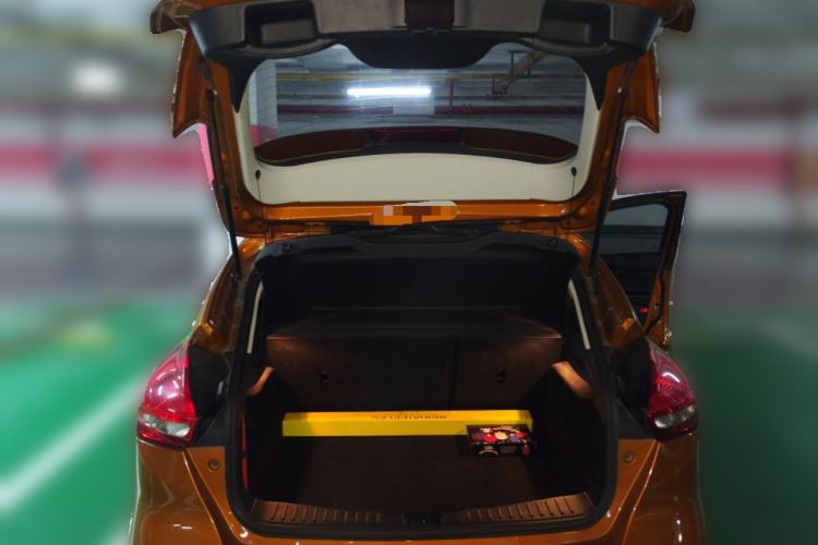 Used Ford Focus 2017 Hatchback 1.6L Automatic Fashion Edition Smart Drive Version Trunk
