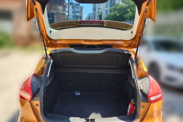 Used Ford Focus 2017 Hatchback 1.6L Manual Fashion Edition SmartDrive Version Trunk