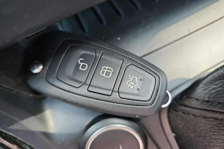 Used Ford Focus 2017 Hatchback 1.6L Manual Fashion Edition SmartDrive Version Vehicle Key