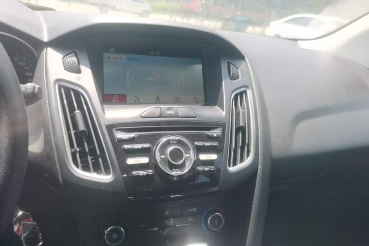 Used Ford Focus 2018 Hatchback Classic 1.6L Automatic Trendy SmartDrive Edition Audio And AC Panel