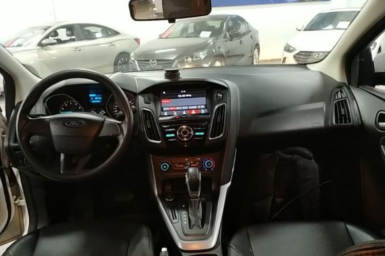 Used Ford Focus 2018 Hatchback Classic 1.6L Automatic Comfort Plus SmartDrive Edition Center Console
