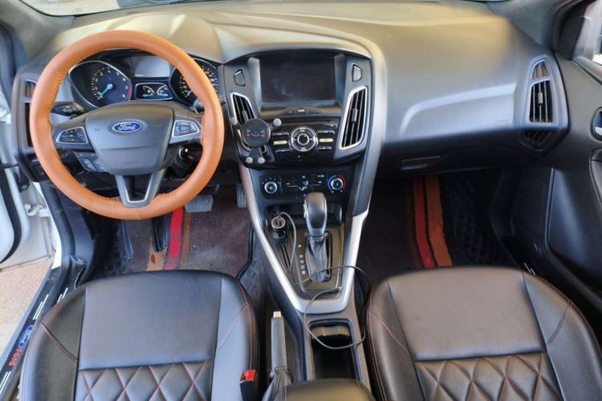 Used Ford Focus 2018 Hatchback Classic 1.6L Automatic Comfort Plus SmartDrive Edition Center Console