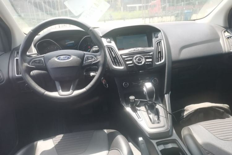 Used Ford Focus 2018 Hatchback Classic 1.6L Automatic Trendy SmartDrive Edition Center Console
