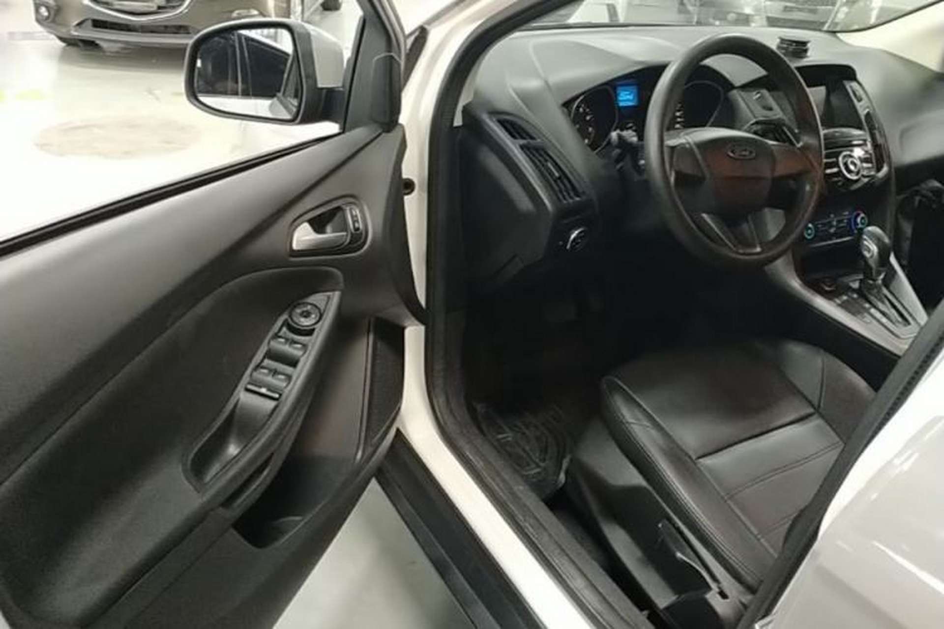 Used Ford Focus 2018 Hatchback Classic 1.6L Automatic Comfort Plus SmartDrive Edition Driver Seat