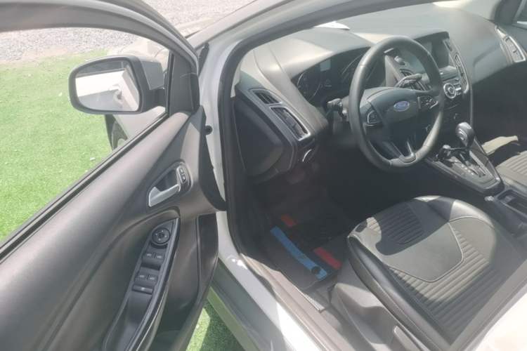 Used Ford Focus 2018 Hatchback Classic 1.6L Automatic Trendy SmartDrive Edition Driver Seat