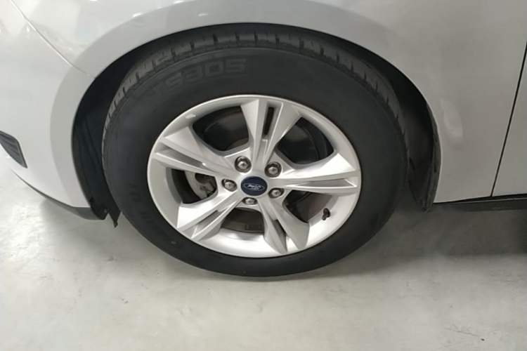 Used Ford Focus 2018 Hatchback Classic 1.6L Automatic Comfort Plus SmartDrive Edition Exterior 4