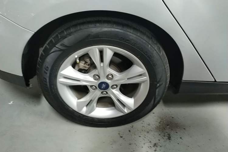 Used Ford Focus 2018 Hatchback Classic 1.6L Automatic Comfort Plus SmartDrive Edition Exterior 5