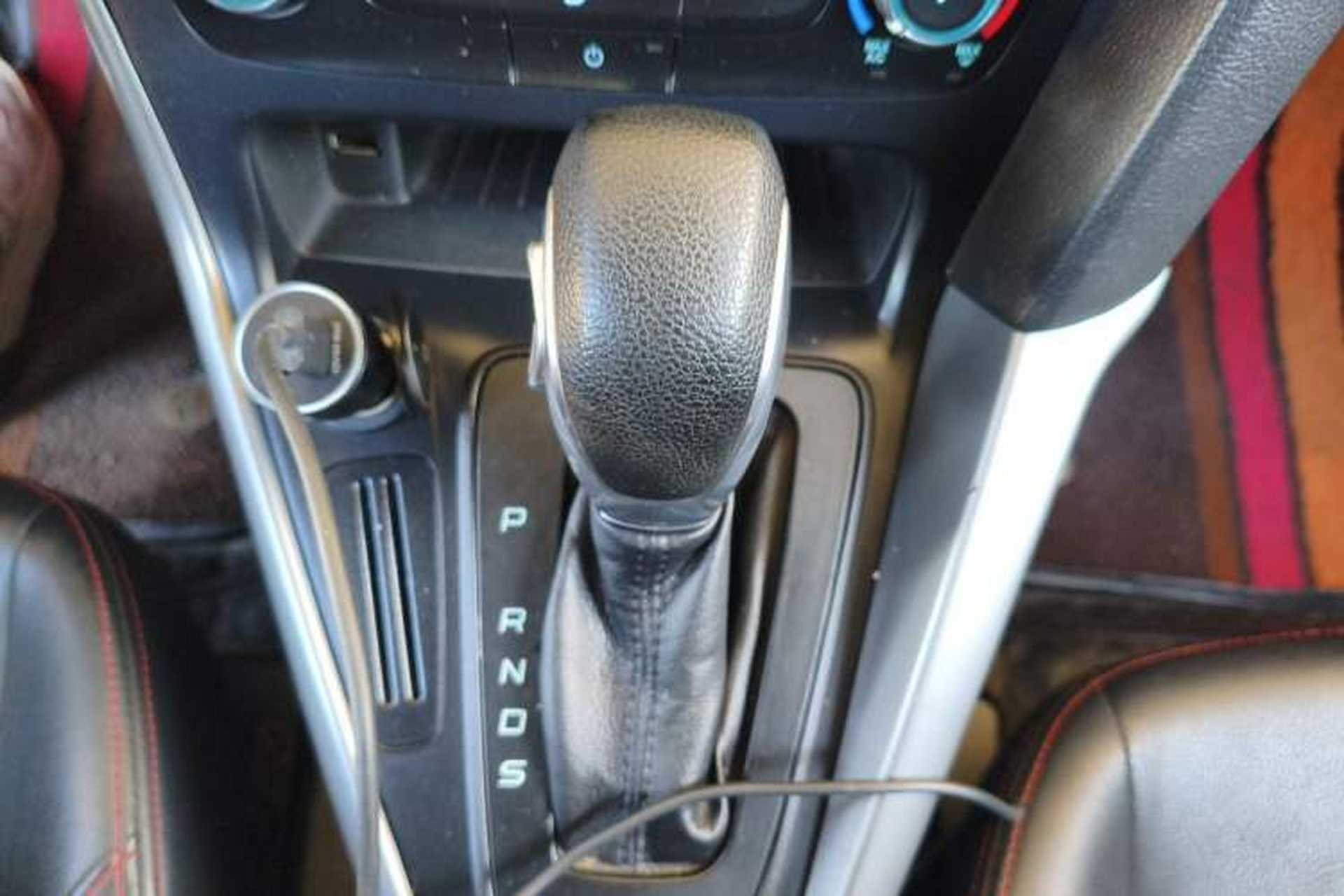 Used Ford Focus 2018 Hatchback Classic 1.6L Automatic Comfort Plus SmartDrive Edition Gear Lever