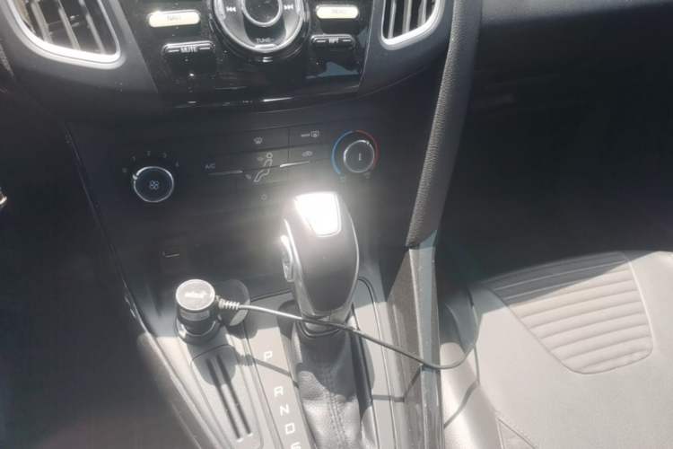 Used Ford Focus 2018 Hatchback Classic 1.6L Automatic Trendy SmartDrive Edition Gear Lever