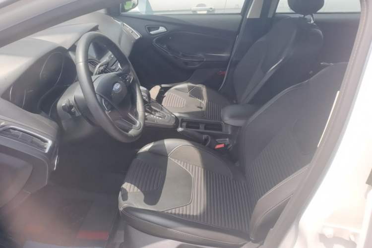 Used Ford Focus 2018 Hatchback Classic 1.6L Automatic Trendy SmartDrive Edition Left Front Seat