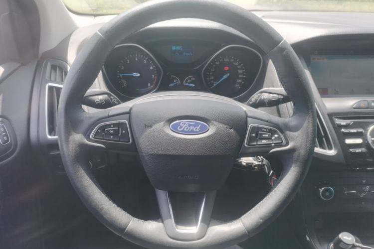 Used Ford Focus 2018 Hatchback Classic 1.6L Automatic Trendy SmartDrive Edition Steering Wheel