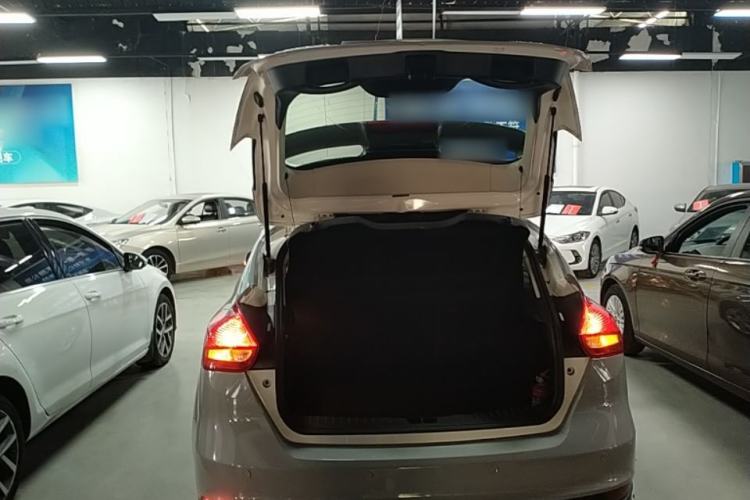 Used Ford Focus 2018 Hatchback Classic 1.6L Automatic Comfort Plus SmartDrive Edition Trunk