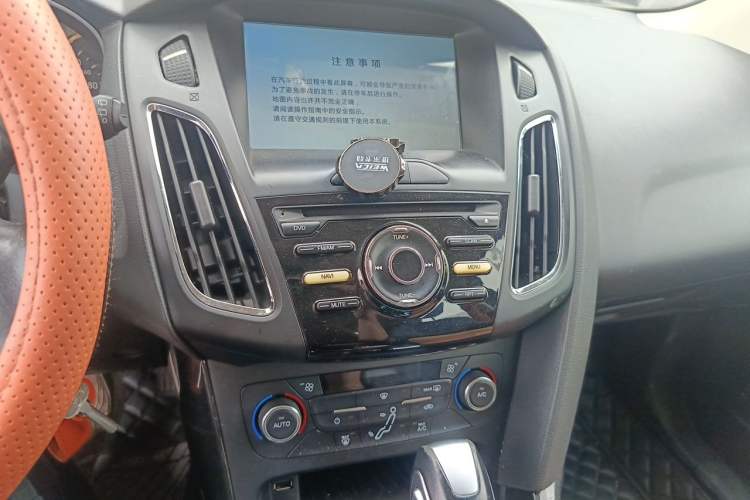 Used Ford Focus 2018 Two-Door Classic EcoBoost 125 Automatic Supercharged Style SmartDrive Edition Audio And AC Panel